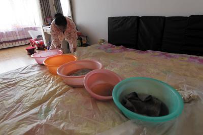 张家川楼上漏水，住户失联，小区没物管，业主维权难！律师来支招……